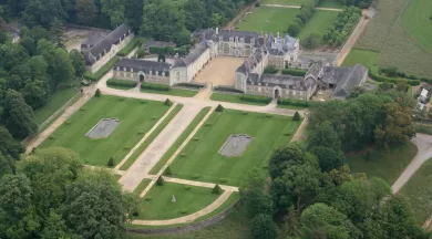 CHÂTEAU DE LA LORIE - VUE AERIENNE ©De Saint-Genys - ©lalorie