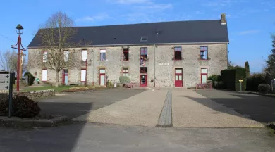 Oisseau_PlaceMairie©MairieDeOisseau - ©MairieDeOisseau