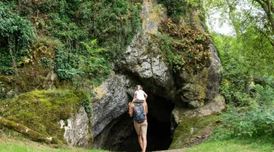 explorateurs-vallee-grottes-de-saulges - La Valise Bretonne Blog Voyage