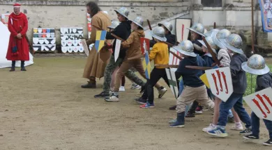 manoeuvre_bouclier - château de Ste Suzanne