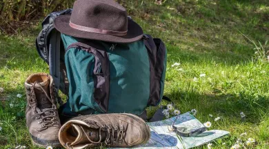 sac à dos chaussures carte boussole rando hiking-1312226_960_720 - Pixabay