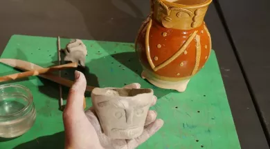 Gobelet en argile - Manoir de la cour