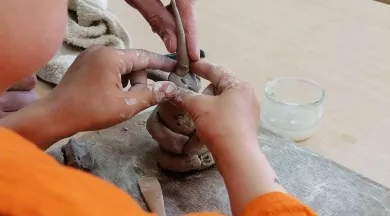 Ecoute_et_cree_4_mains - ©Musée de la faïence et de la céramique