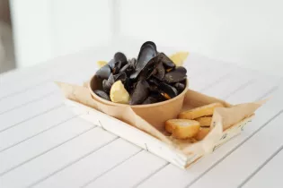 Vide-grenier et moules-frites-49-FMA-photo1 - Unsplash