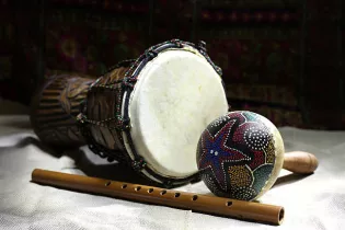 Exposition intruments de musique Afrique Ouest  - Pixabay