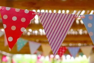 fete village flags-2522544_960_720 - pixabay