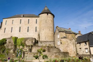 Mayenne vue chateau.12 - ©Laura Remoué-OTVHM - ©Laura Remoué-OTVHM