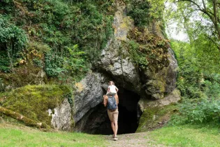 explorateurs-vallee-grottes-de-saulges - La Valise Bretonne Blog Voyage