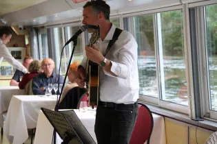 Diner croisière en musique - © Laval Tourisme