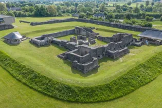 Photo de la forteresse de Jublains - droners Claire et Arthur