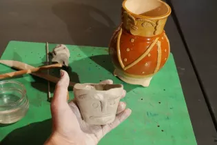 Gobelet en argile - Manoir de la cour